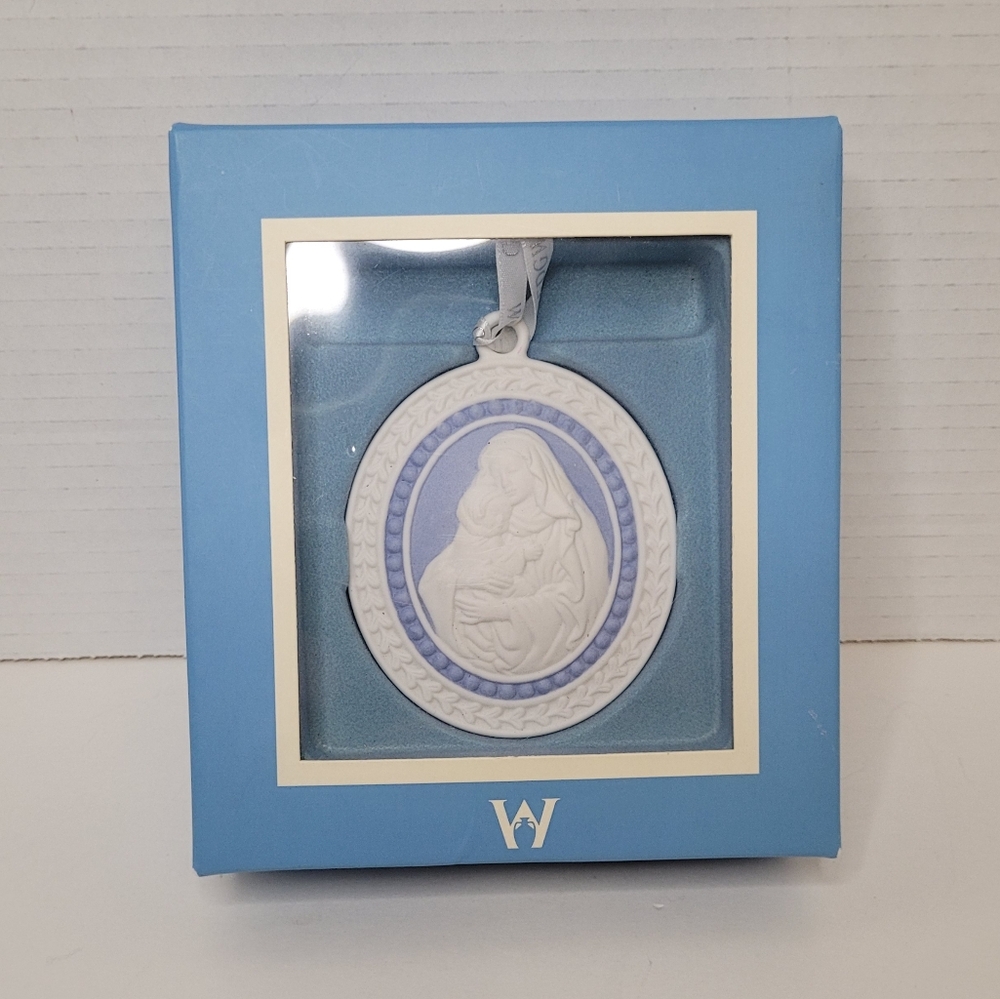 Wedgwood Vintage Madonna and Child Porcelain Blue and White Ornament NEW NOS